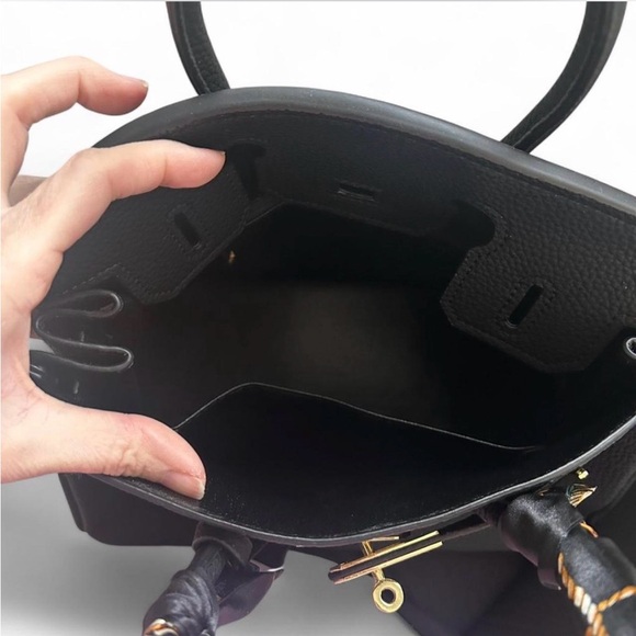 Designer inspired Black Leather Handbag and Wallet Set - Picture 3 of 4